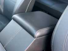 Land Rover Defender URBAN 2.2 TDCi XS Utility Wagon 5dr Diesel Manual 4WD MWB (295 g/km, 122 bhp)