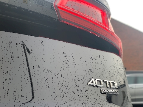 AUDI Q5 2.0 TDI 40 Sport SUV 5dr Diesel S Tronic quattro (s/s) (190 ps)