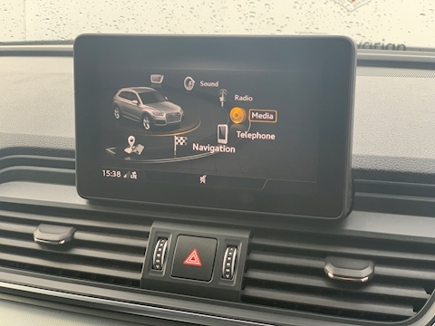 AUDI Q5 2.0 TDI 40 Sport SUV 5dr Diesel S Tronic quattro (s/s) (190 ps)