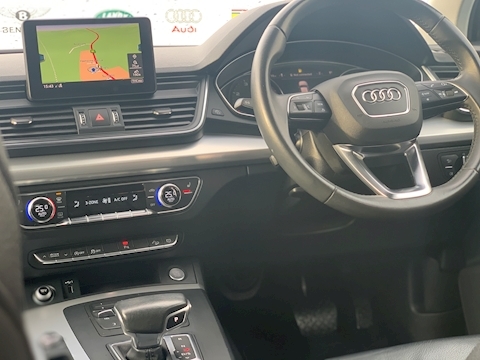 AUDI Q5 2.0 TDI 40 Sport SUV 5dr Diesel S Tronic quattro (s/s) (190 ps)