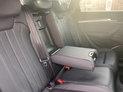 AUDI Q5 2.0 TDI 40 Sport SUV 5dr Diesel S Tronic quattro (s/s) (190 ps)