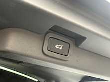 Land Rover Discovery 3.0 TD V6 HSE Luxury SUV 5dr Diesel Auto 4WD Euro 6