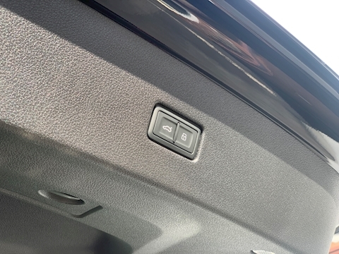 4.0 TFSI V8 Vorsprung SUV 5dr Petrol Tiptronic quattro Euro 6 (s/s) (600 ps)