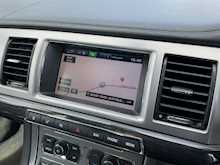 Jaguar XF 2.2d LUXURY Saloon 4dr Diesel Auto Euro 5 (s/s) (163 ps)