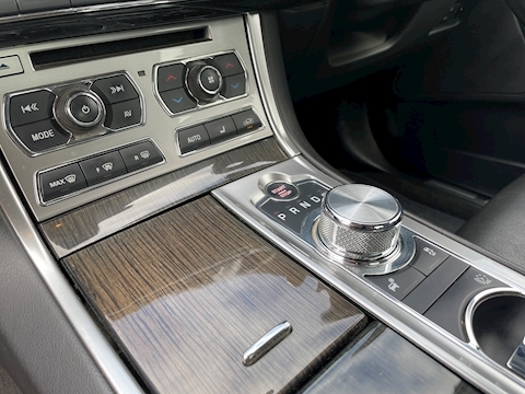 2.2d Luxury Saloon 4dr Diesel Auto Euro 5 (s/s) (163 ps)