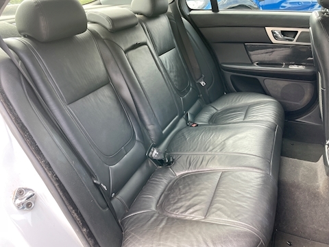 2.2d Luxury Saloon 4dr Diesel Auto Euro 5 (s/s) (163 ps)