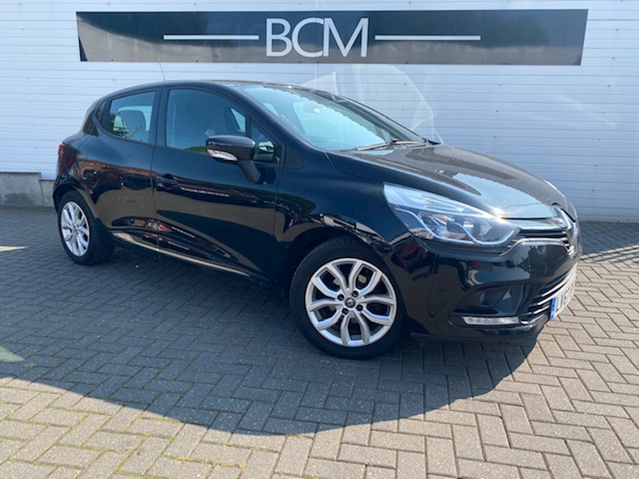 Used 17 Renault Clio Dynamique Nav Hatchback 1 5 Manual Diesel For Sale In Derbyshire Premier Car Supermarket Limited