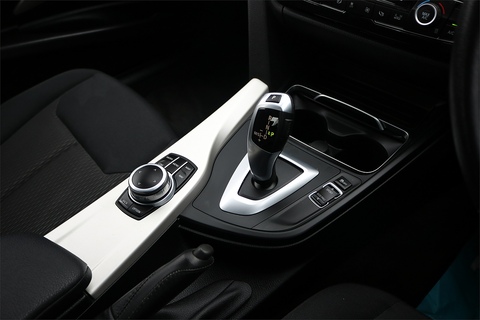 2.0 320d SE Saloon 4dr Diesel Auto Euro 6 (s/s) (190 ps)