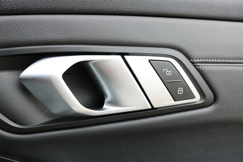 2.0 330e 12kWh M Sport Saloon 4dr Petrol Plug-in Hybrid Auto Euro 6 (s/s) (292 ps)