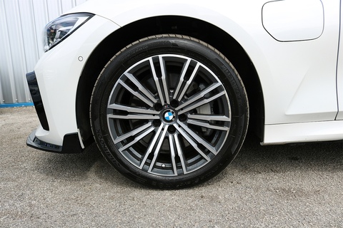 2.0 330e 12kWh M Sport Saloon 4dr Petrol Plug-in Hybrid Auto Euro 6 (s/s) (292 ps)