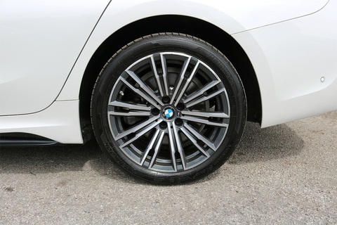 2.0 330e 12kWh M Sport Saloon 4dr Petrol Plug-in Hybrid Auto Euro 6 (s/s) (292 ps)