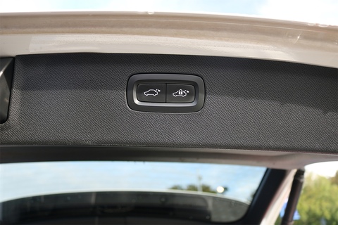 2.0h T8 Twin Engine 10.4kWh R-Design SUV 5dr Petrol Plug-in Hybrid Auto 4WD Euro 6 (s/s) (407 ps)