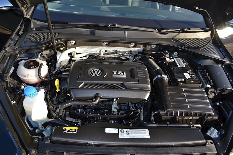 Volkswagen Golf R Tsi 4Motion Dsg Hatchback 2.0 Semi Auto Petrol