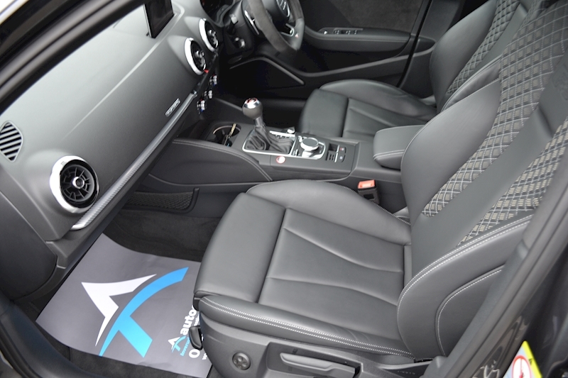 Audi RS3 2.5 TFSI Sportback 5dr Petrol S Tronic quattro (s/s) (400 ps) 2.5 5dr Sportback S Tronic Petrol