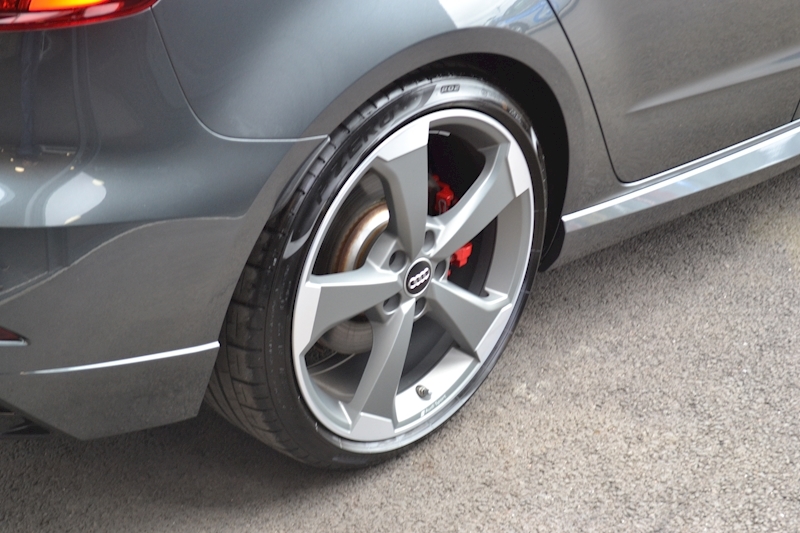 Audi RS3 2.5 TFSI Sportback 5dr Petrol S Tronic quattro (s/s) (400 ps) 2.5 5dr Sportback S Tronic Petrol