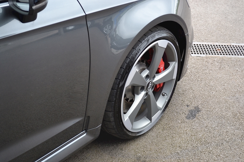 Audi RS3 2.5 TFSI Sportback 5dr Petrol S Tronic quattro (s/s) (400 ps) 2.5 5dr Sportback S Tronic Petrol