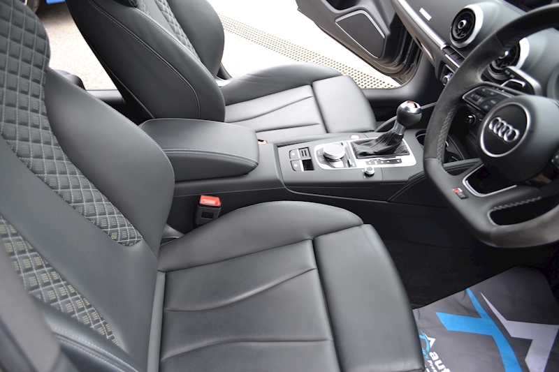 Audi RS3 2.5 TFSI Sportback 5dr Petrol S Tronic quattro (s/s) (400 ps) 2.5 5dr Sportback S Tronic Petrol