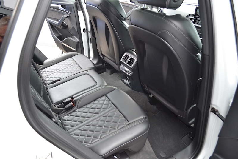 Audi SQ5 3.0 TFSI V6 SUV 5dr Petrol Tiptronic quattro (s/s) (354 ps) SUV 3.0 Tiptronic Petrol