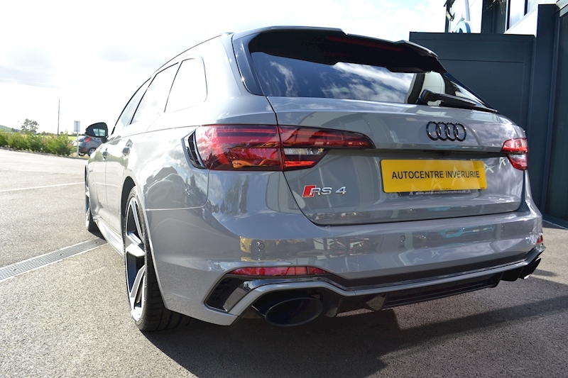 Audi A4 Rs 4 Tfsi Quattro Carbon Edition Estate 2.9 Automatic Petrol
