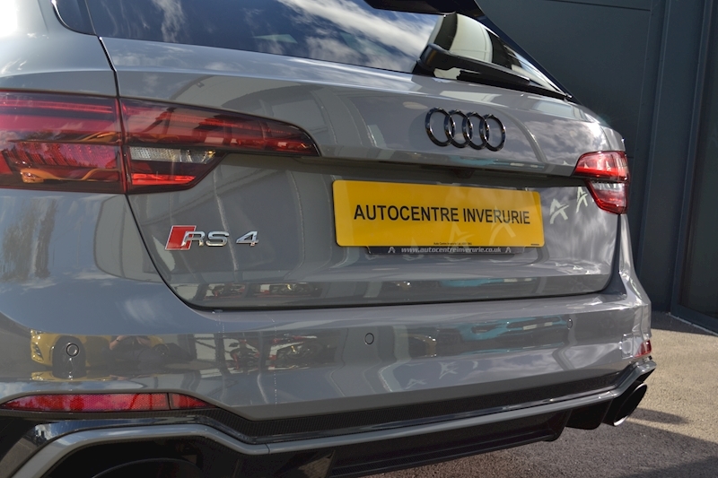 Audi A4 Rs 4 Tfsi Quattro Carbon Edition Estate 2.9 Automatic Petrol