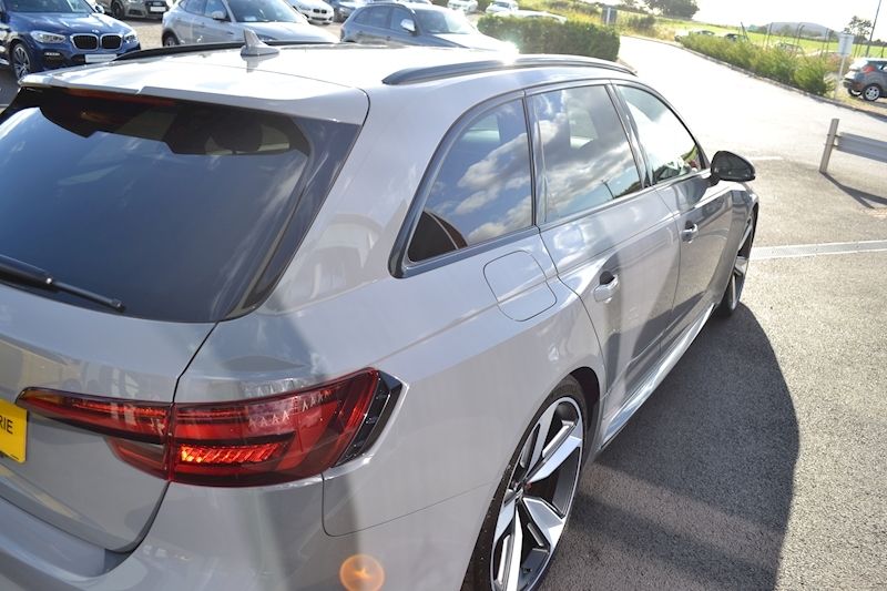 Audi A4 Rs 4 Tfsi Quattro Carbon Edition Estate 2.9 Automatic Petrol