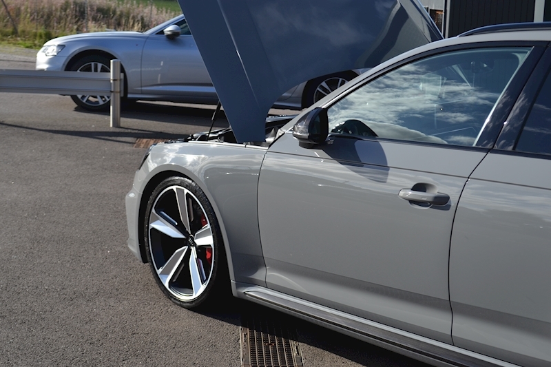 Audi A4 Rs 4 Tfsi Quattro Carbon Edition Estate 2.9 Automatic Petrol