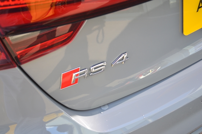 Audi A4 Rs 4 Tfsi Quattro Carbon Edition Estate 2.9 Automatic Petrol