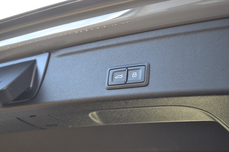 Audi A4 Rs 4 Tfsi Quattro Carbon Edition Estate 2.9 Automatic Petrol