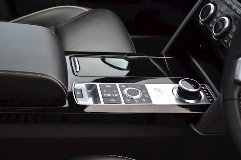 Land Rover Discovery HSE 3.0 5dr SUV Auto Diesel