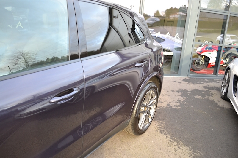 Porsche Cayenne 3.0T V6 SUV 5dr Petrol Tiptronic 4WD (s/s) (340 ps) 3.0 5dr SUV Tiptronic Petrol