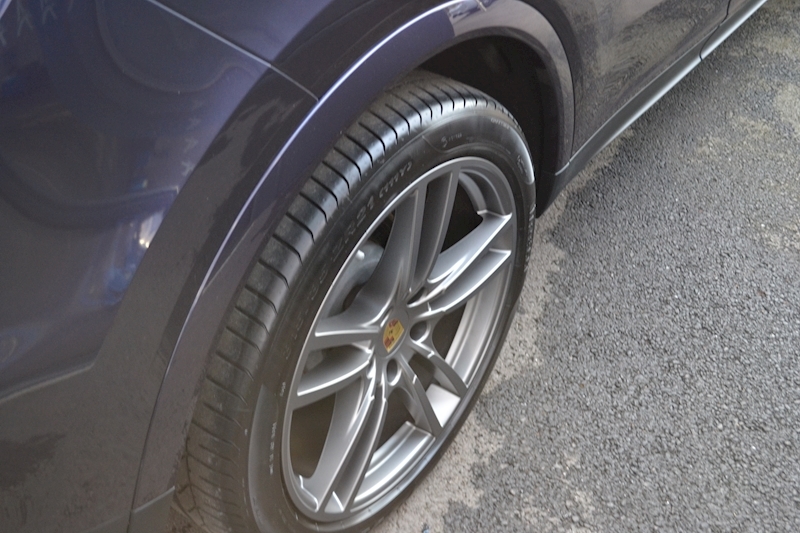 Porsche Cayenne 3.0T V6 SUV 5dr Petrol Tiptronic 4WD (s/s) (340 ps) 3.0 5dr SUV Tiptronic Petrol
