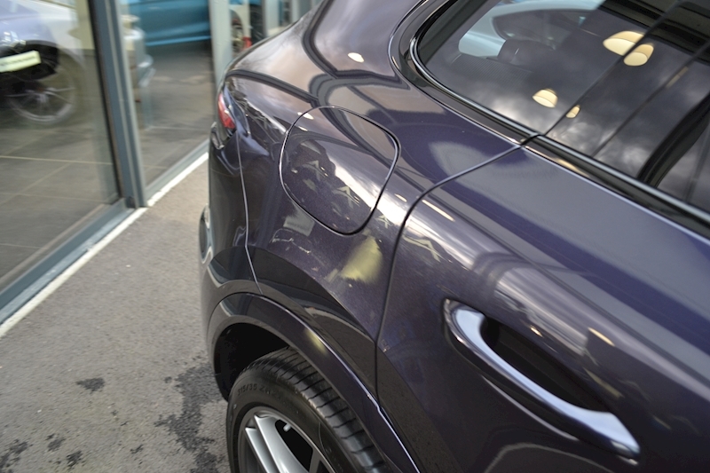 Porsche Cayenne 3.0T V6 SUV 5dr Petrol Tiptronic 4WD (s/s) (340 ps) 3.0 5dr SUV Tiptronic Petrol