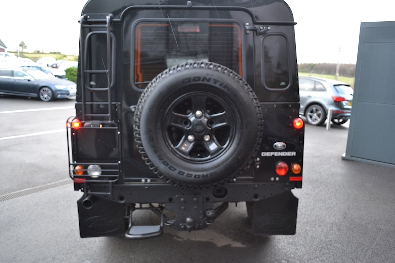 Land Rover Defender 110 XS Station Wagon 2.2 Manual Diesel