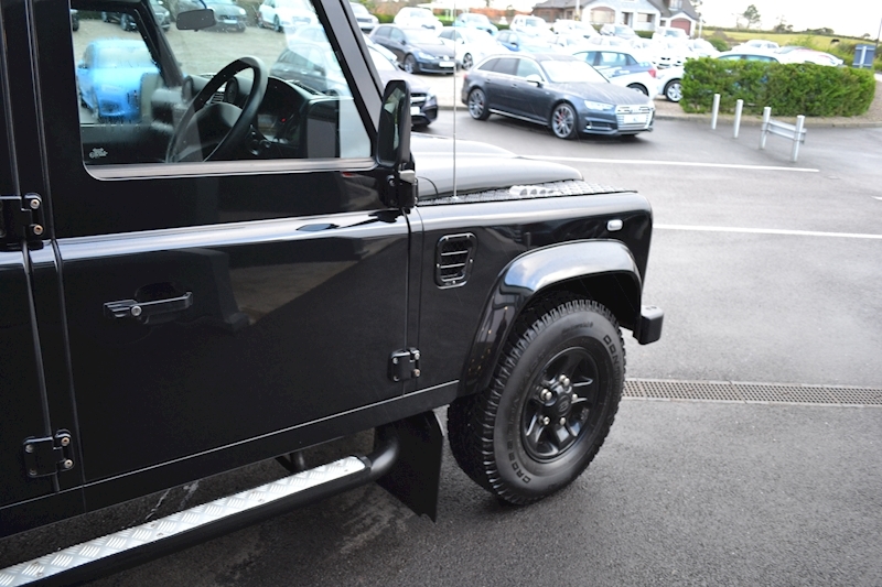 Land Rover Defender 110 XS Station Wagon 2.2 Manual Diesel
