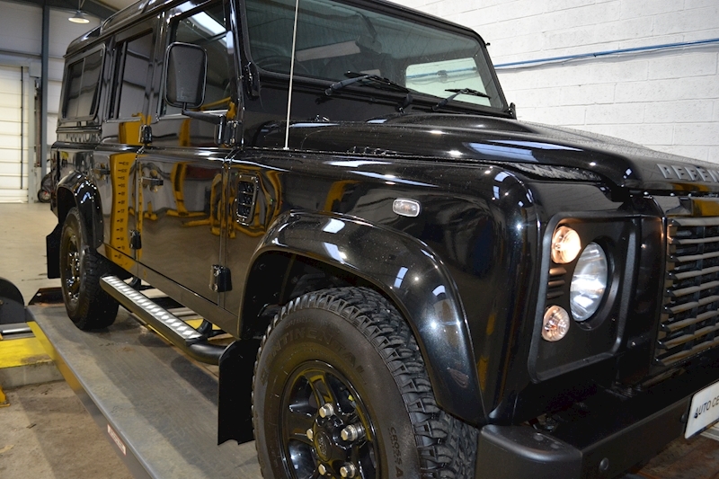 Land Rover Defender 110 XS Station Wagon 2.2 Manual Diesel