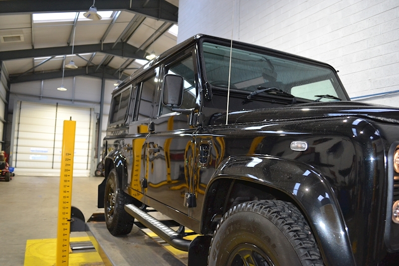 Land Rover Defender 110 XS Station Wagon 2.2 Manual Diesel