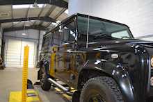Land Rover Defender 110 XS Station Wagon 2.2 Manual Diesel