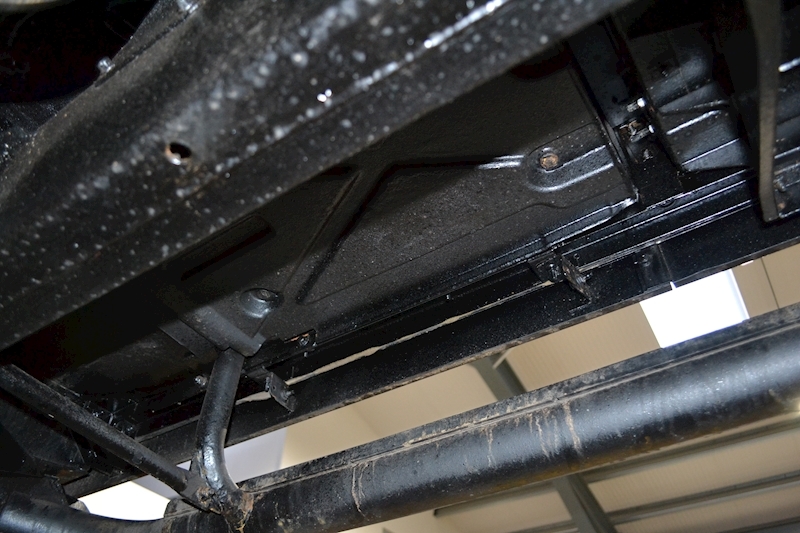 Land Rover Defender 110 XS Station Wagon 2.2 Manual Diesel