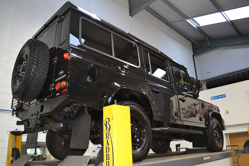 Land Rover Defender 110 XS Station Wagon 2.2 Manual Diesel