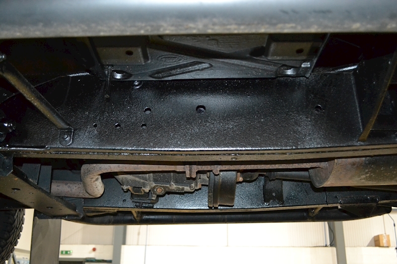 Land Rover Defender 110 XS Station Wagon 2.2 Manual Diesel