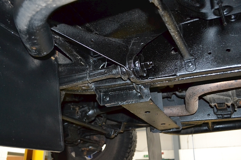 Land Rover Defender 110 XS Station Wagon 2.2 Manual Diesel