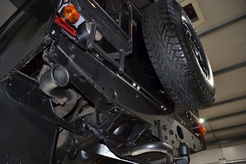 Land Rover Defender 110 XS Station Wagon 2.2 Manual Diesel