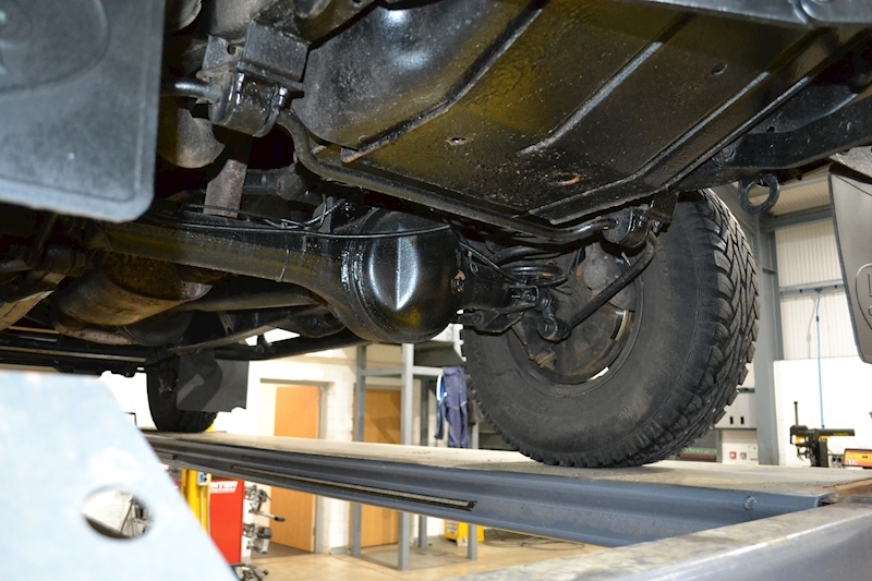 Land Rover Defender 110 XS Station Wagon 2.2 Manual Diesel