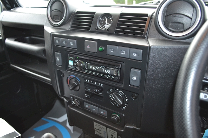 Land Rover Defender 110 XS Station Wagon 2.2 Manual Diesel