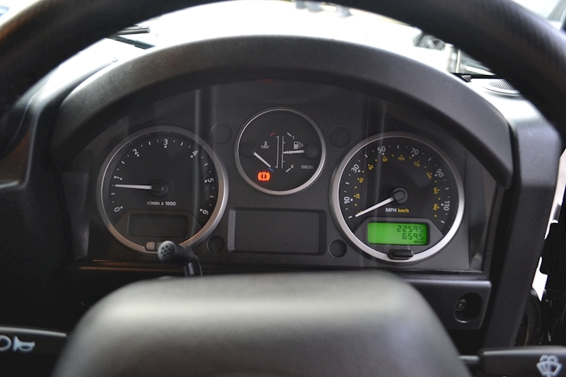 Land Rover Defender 110 XS Station Wagon 2.2 Manual Diesel