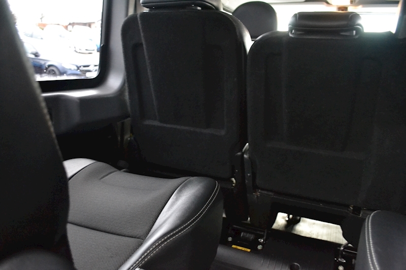 Land Rover Defender 110 XS Station Wagon 2.2 Manual Diesel