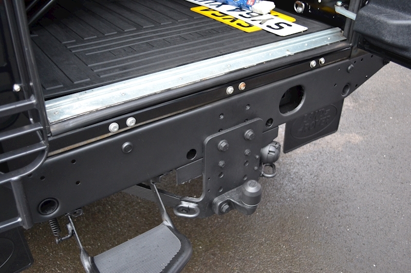 Land Rover Defender 110 XS Station Wagon 2.2 Manual Diesel