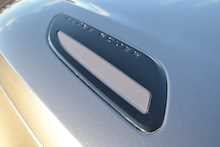 Land Rover 3.0 D300 R-Dynamic SE SUV 5dr Diesel Auto 4WD (s/s) (300 ps)