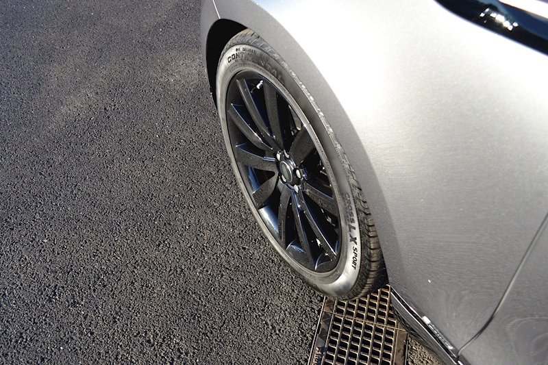 Land Rover 3.0 D300 R-Dynamic SE SUV 5dr Diesel Auto 4WD (s/s) (300 ps)