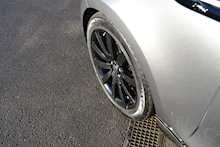 Land Rover 3.0 D300 R-Dynamic SE SUV 5dr Diesel Auto 4WD (s/s) (300 ps)